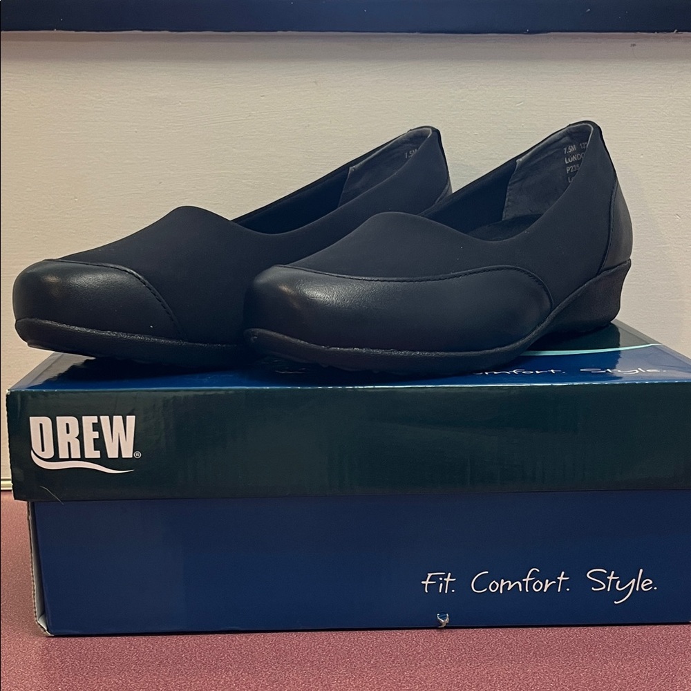 DREW Black Loafers. Leather. Comfort insole.New in box, retails $160. Size 7.5